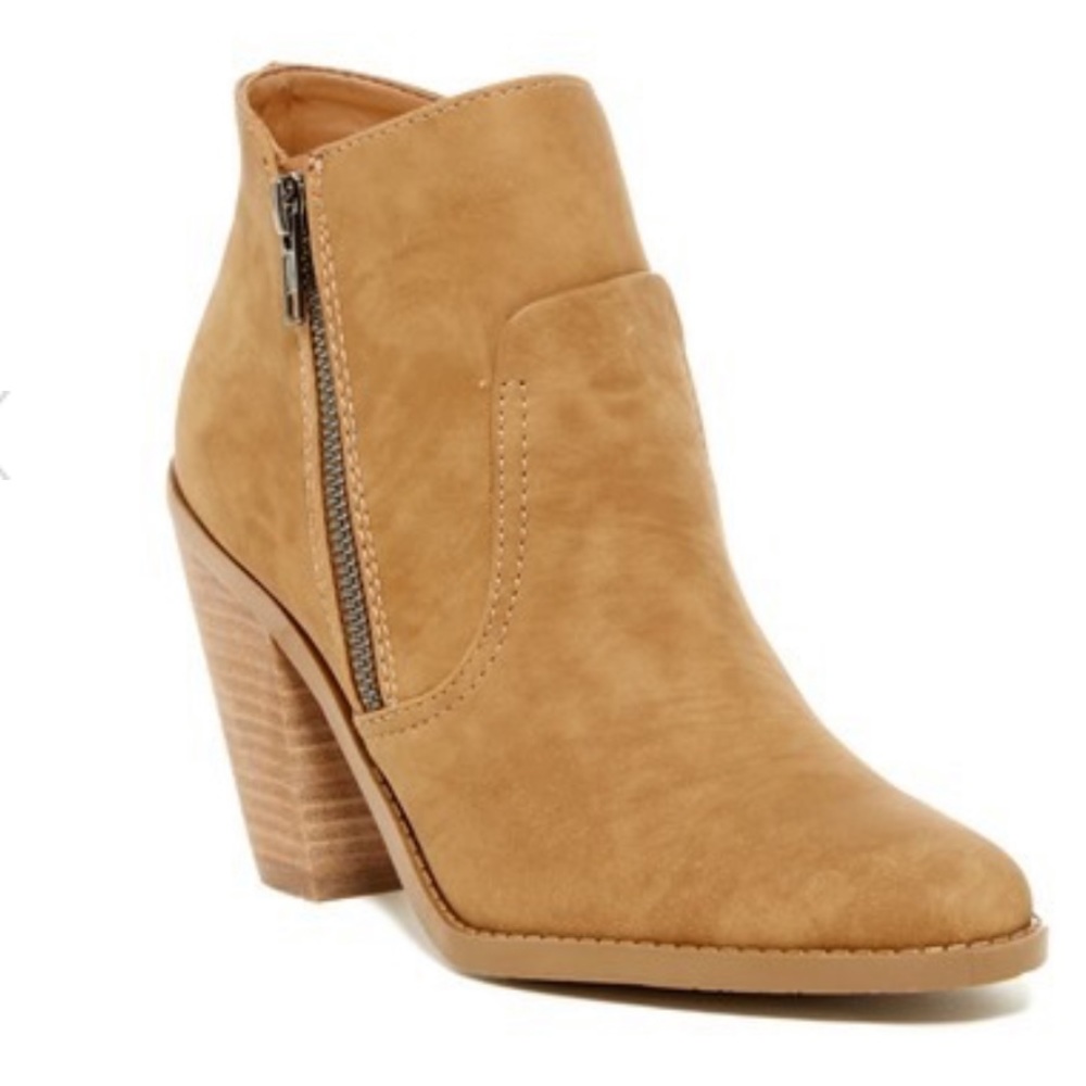 DV8 by Dolce Vita Coganc Tan Ankle High Bootie 7